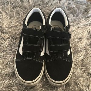 Kids old school v shoe - used
